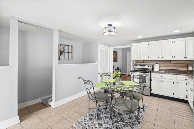 318 E WALNUT ST, Boonville, MO 65233