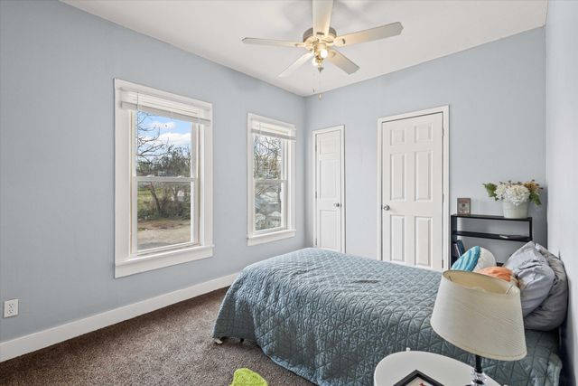 318 E WALNUT ST, Boonville, MO 65233