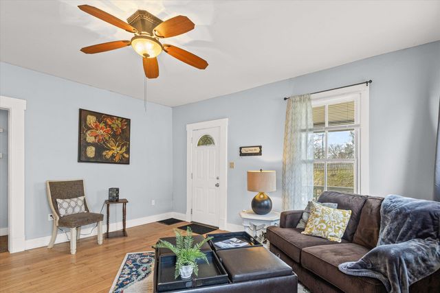 318 E WALNUT ST, Boonville, MO 65233