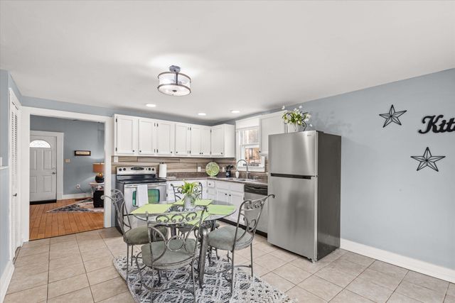 318 E WALNUT ST, Boonville, MO 65233