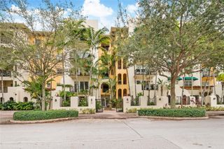 650 Valencia Ave 203, Coral Gables, FL 33134