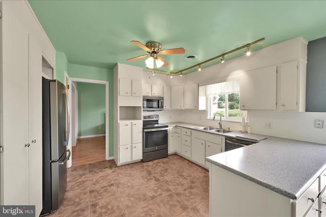 460 YEAGLEY RD, Myerstown, PA 17067