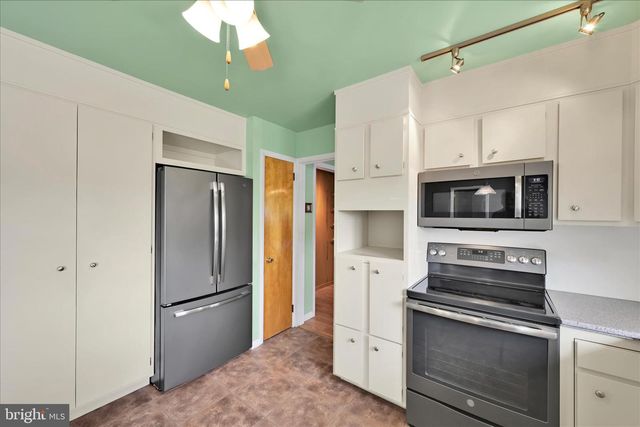 460 YEAGLEY RD, Myerstown, PA 17067