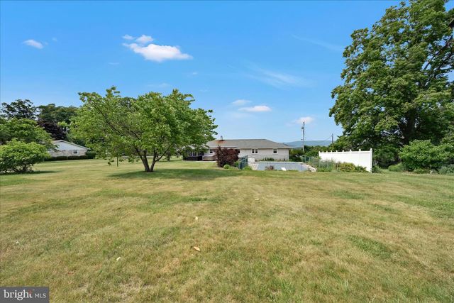 460 YEAGLEY RD, Myerstown, PA 17067
