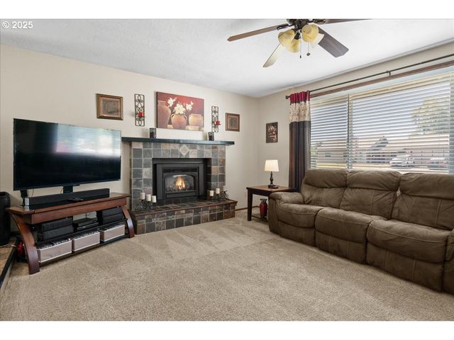 4411 Ne BUTTERCUP Ct, Salem, OR 97305