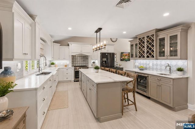 14 Morrow Road, Midland Park, NJ 07432