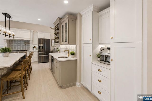 14 Morrow Road, Midland Park, NJ 07432