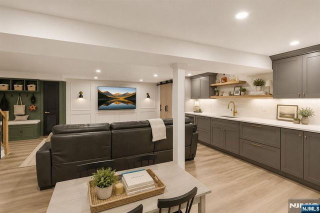 14 Morrow Road, Midland Park, NJ 07432