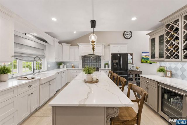 14 Morrow Road, Midland Park, NJ 07432