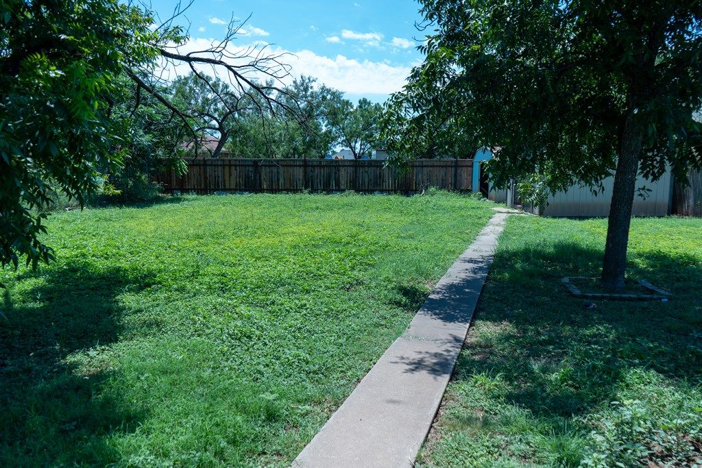 Image 17 of property listing at 513 E 46th St, San Angelo, TX 76903