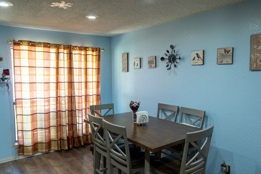 Image 5 of property listing at 513 E 46th St, San Angelo, TX 76903