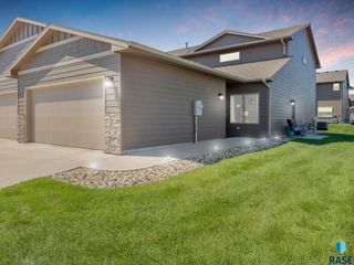 5701 S Bounty Pl, Sioux Falls, SD 57108