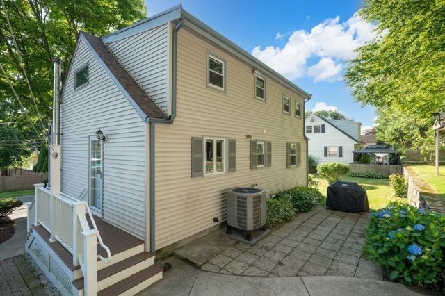 24 Greenwood Road, Peabody, MA 01960