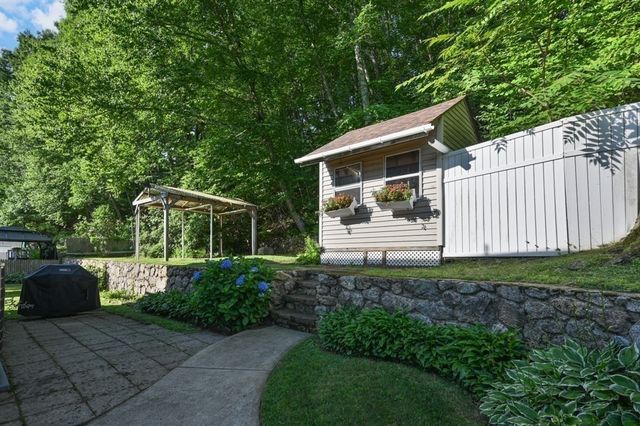 24 Greenwood Road, Peabody, MA 01960