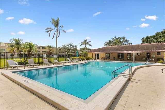 4920 LOCUST STREET NE 115, St Petersburg, FL 33703