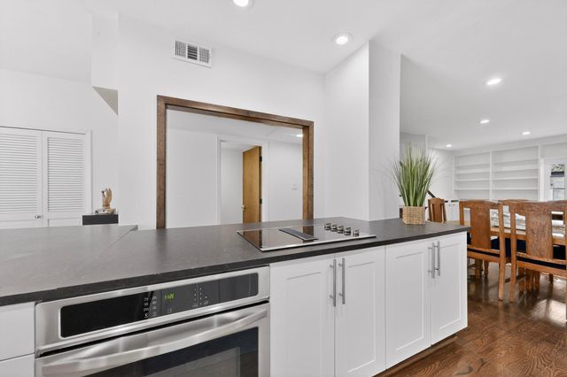 7506 W Northwest Highway 8, Dallas, TX 75225