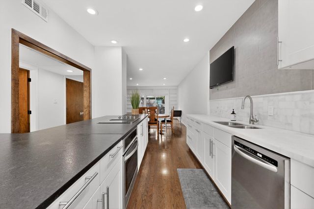 7506 W Northwest Highway 8, Dallas, TX 75225