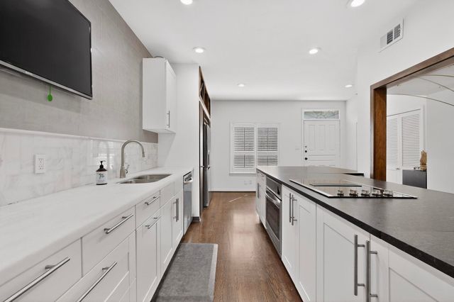7506 W Northwest Highway 8, Dallas, TX 75225