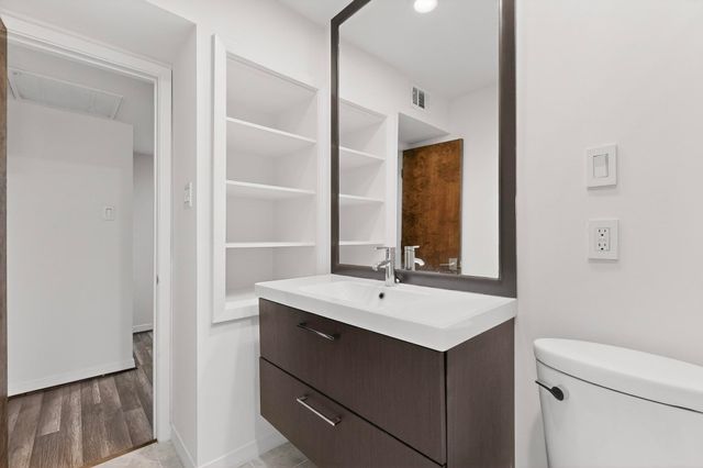7506 W Northwest Highway 8, Dallas, TX 75225