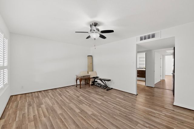 7506 W Northwest Highway 8, Dallas, TX 75225