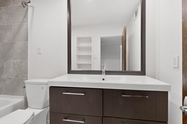 7506 W Northwest Highway 8, Dallas, TX 75225