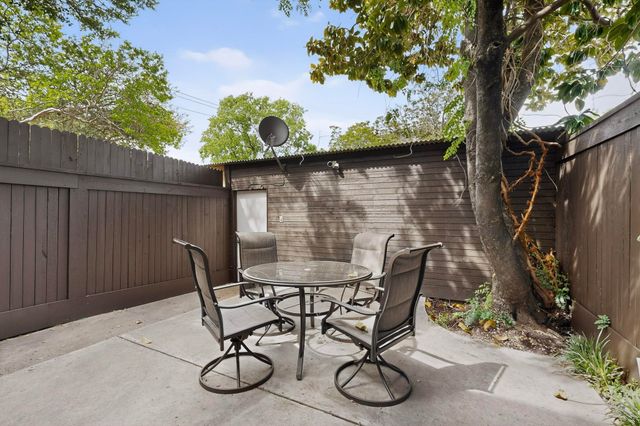7506 W Northwest Highway 8, Dallas, TX 75225