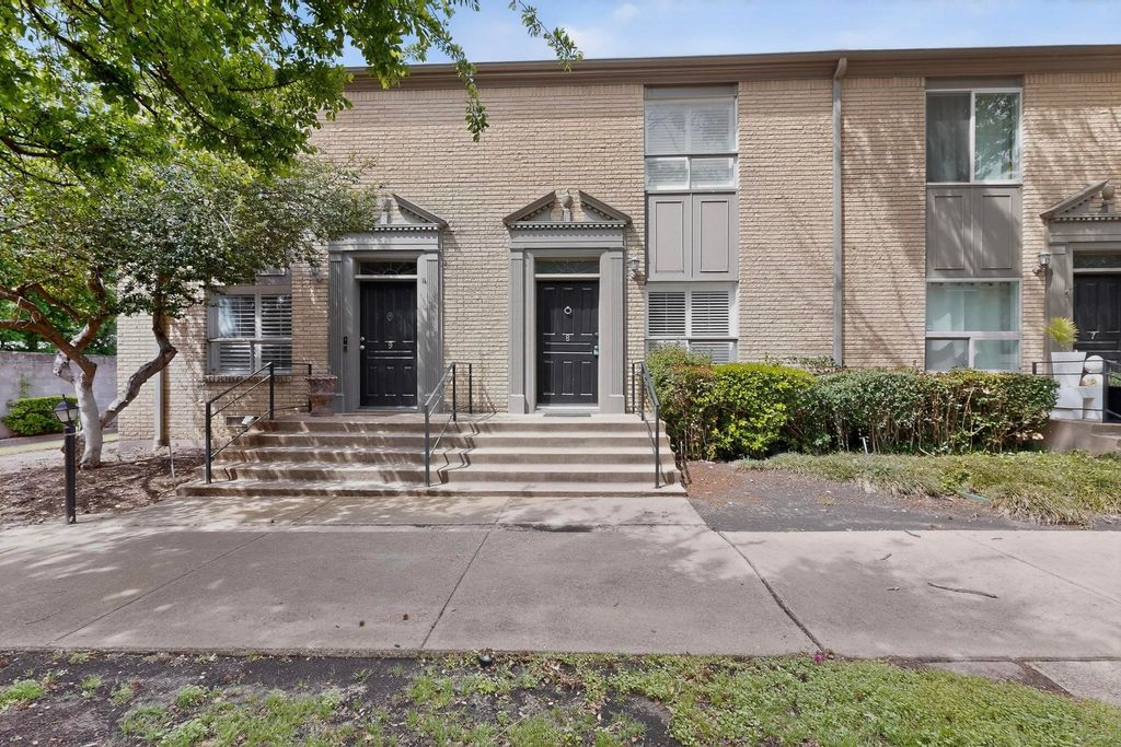 7506 W Northwest Highway 8, Dallas, TX 75225
