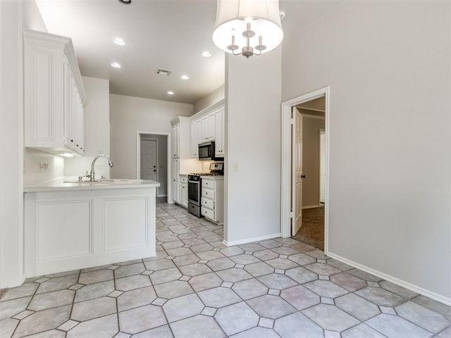20566 Ember Lane, Harrah, OK 73045