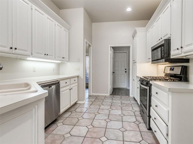 20566 Ember Lane, Harrah, OK 73045