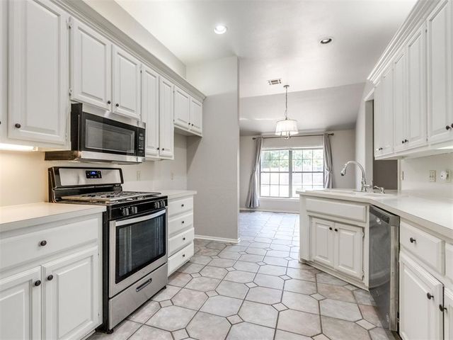 20566 Ember Lane, Harrah, OK 73045