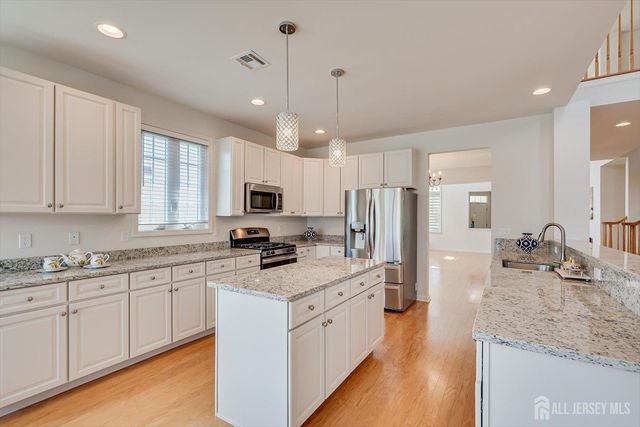 15 Potter Road, Hillsborough, NJ 08844