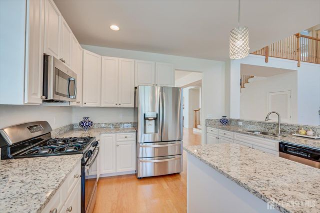 15 Potter Road, Hillsborough, NJ 08844