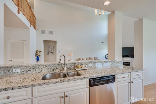 15 Potter Road, Hillsborough, NJ 08844