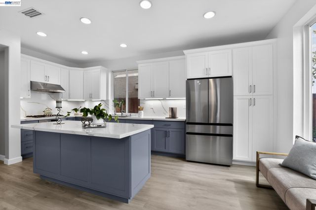 2667 Chocolate St, Pleasanton, CA 94588