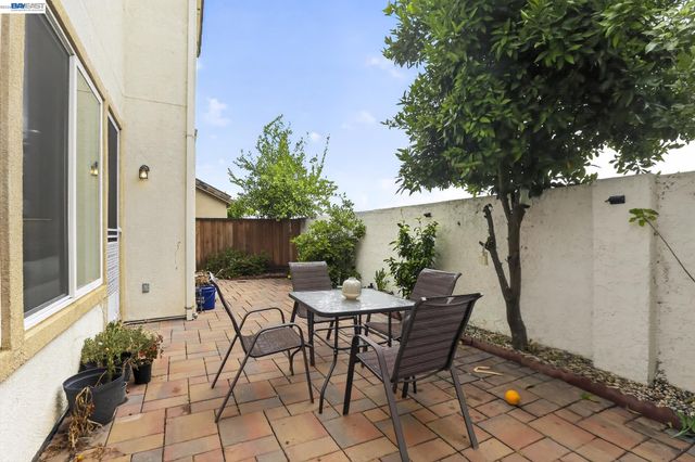 2667 Chocolate St, Pleasanton, CA 94588