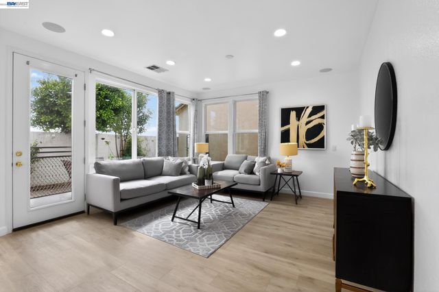 2667 Chocolate St, Pleasanton, CA 94588