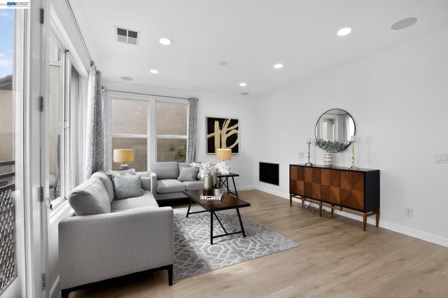 2667 Chocolate St, Pleasanton, CA 94588