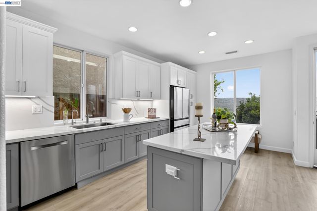 2667 Chocolate St, Pleasanton, CA 94588