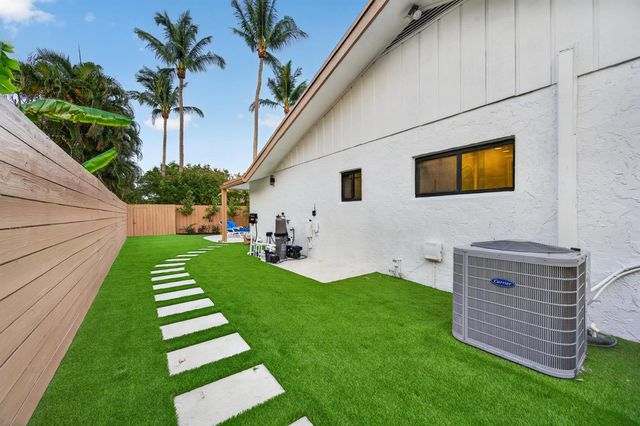 3088 NW 26th Avenue, Boca Raton, FL 33434