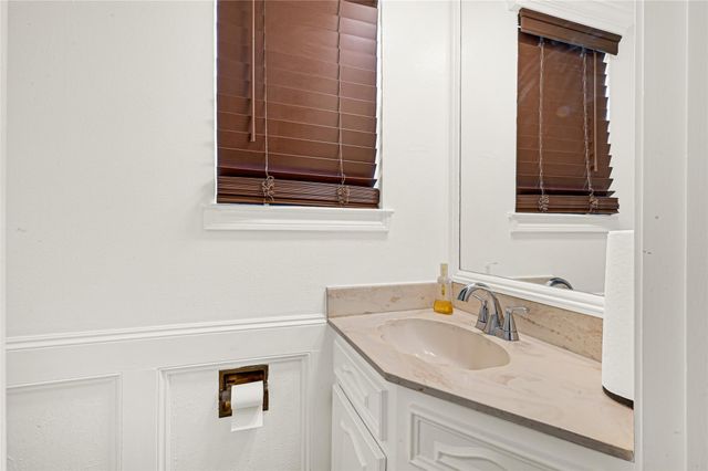 1031 Richelieu Lane, Houston, TX 77018