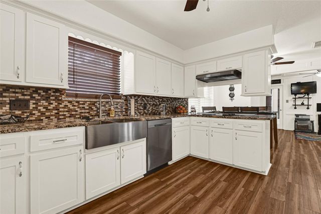 1031 Richelieu Lane, Houston, TX 77018