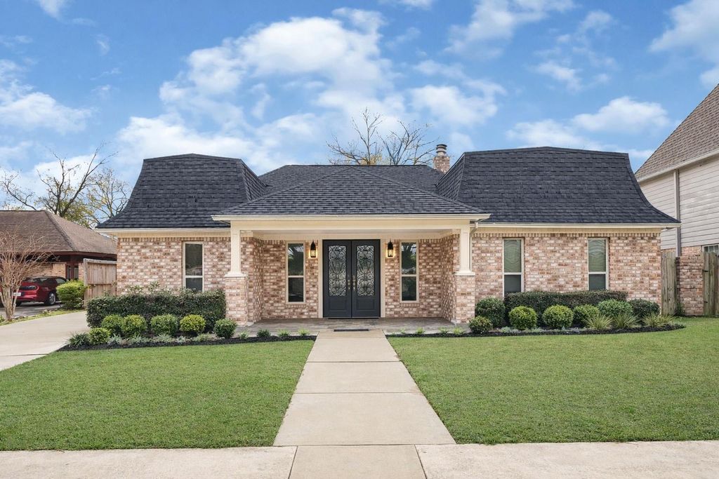 1031 Richelieu Lane, Houston, TX 77018