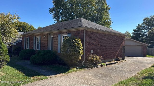 8203 Rochelle Rd, Louisville, KY 40228