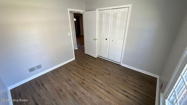 8203 Rochelle Rd, Louisville, KY 40228