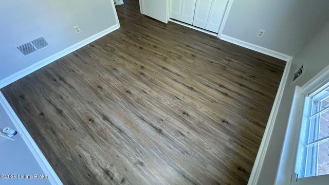 8203 Rochelle Rd, Louisville, KY 40228