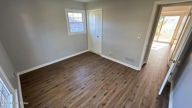 8203 Rochelle Rd, Louisville, KY 40228