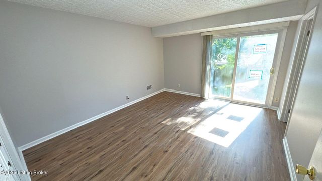 8203 Rochelle Rd, Louisville, KY 40228