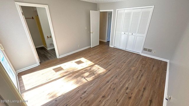 8203 Rochelle Rd, Louisville, KY 40228