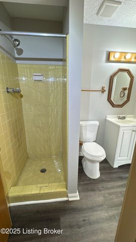 8203 Rochelle Rd, Louisville, KY 40228