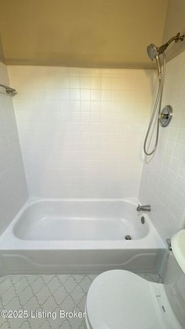 8203 Rochelle Rd, Louisville, KY 40228